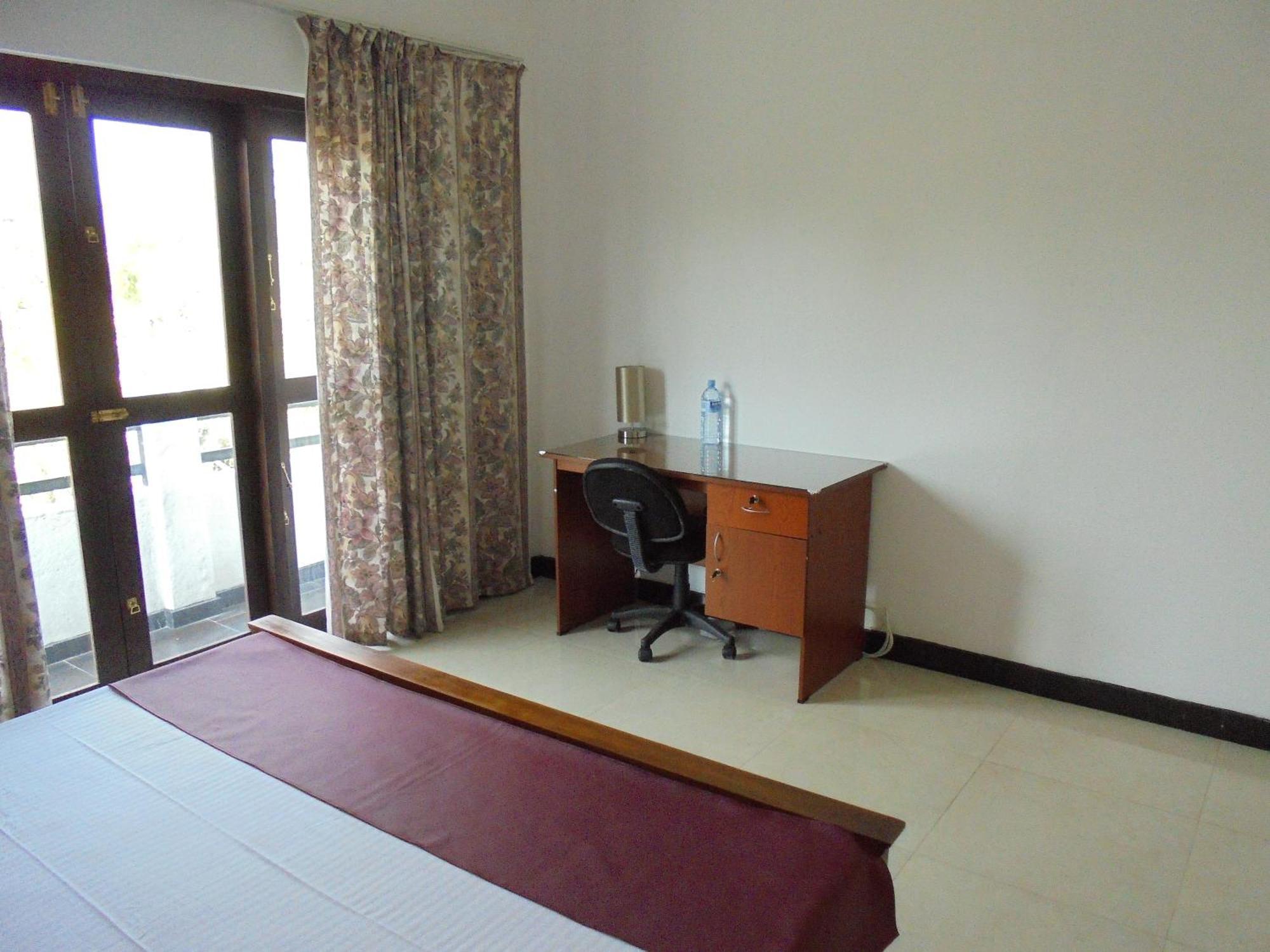 Jmf Hotel Negombo Bagian luar foto