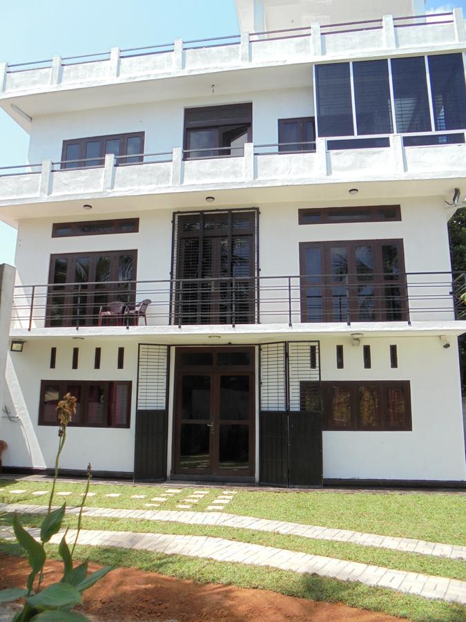 Jmf Hotel Negombo Bagian luar foto