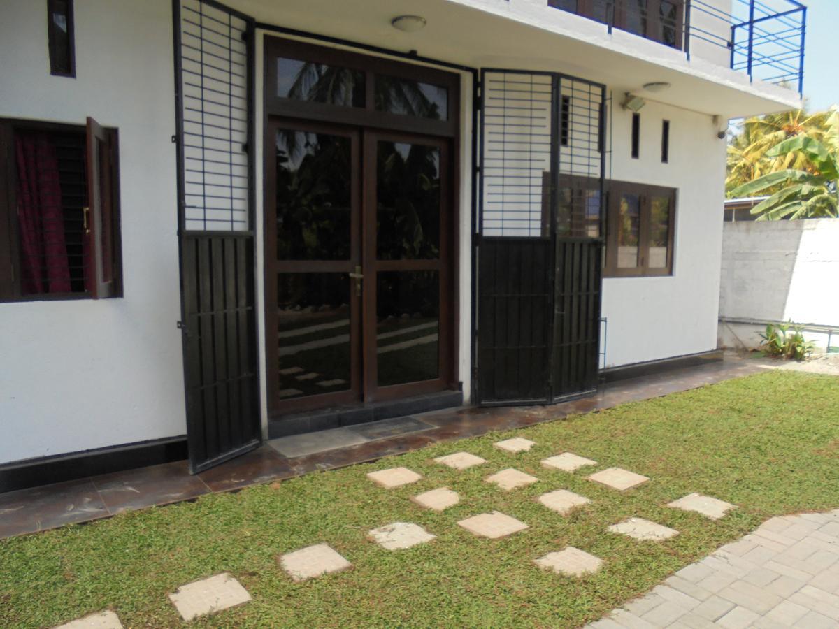 Jmf Hotel Negombo Bagian luar foto