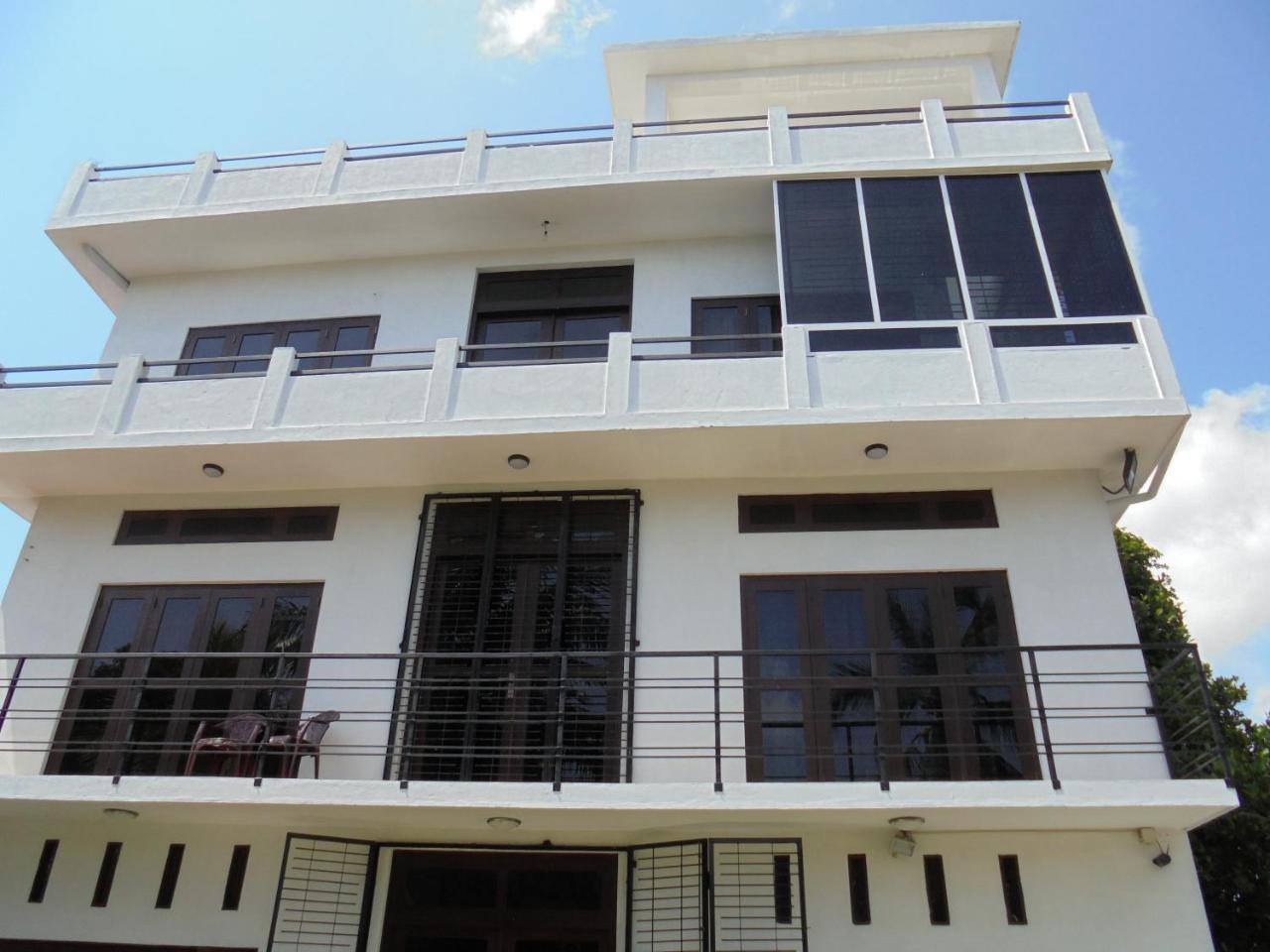 Jmf Hotel Negombo Bagian luar foto