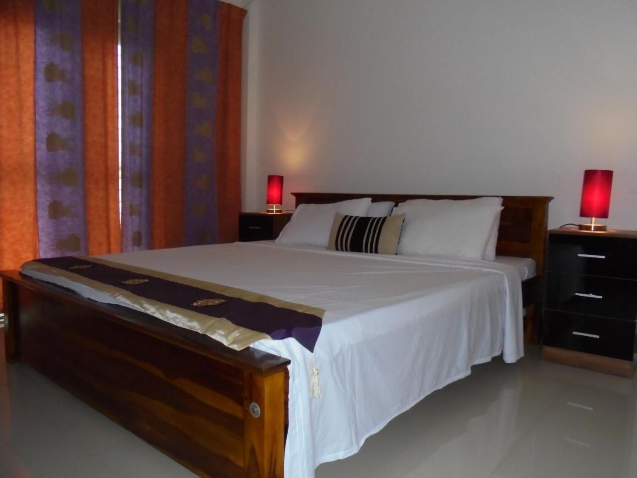 Jmf Hotel Negombo Bagian luar foto