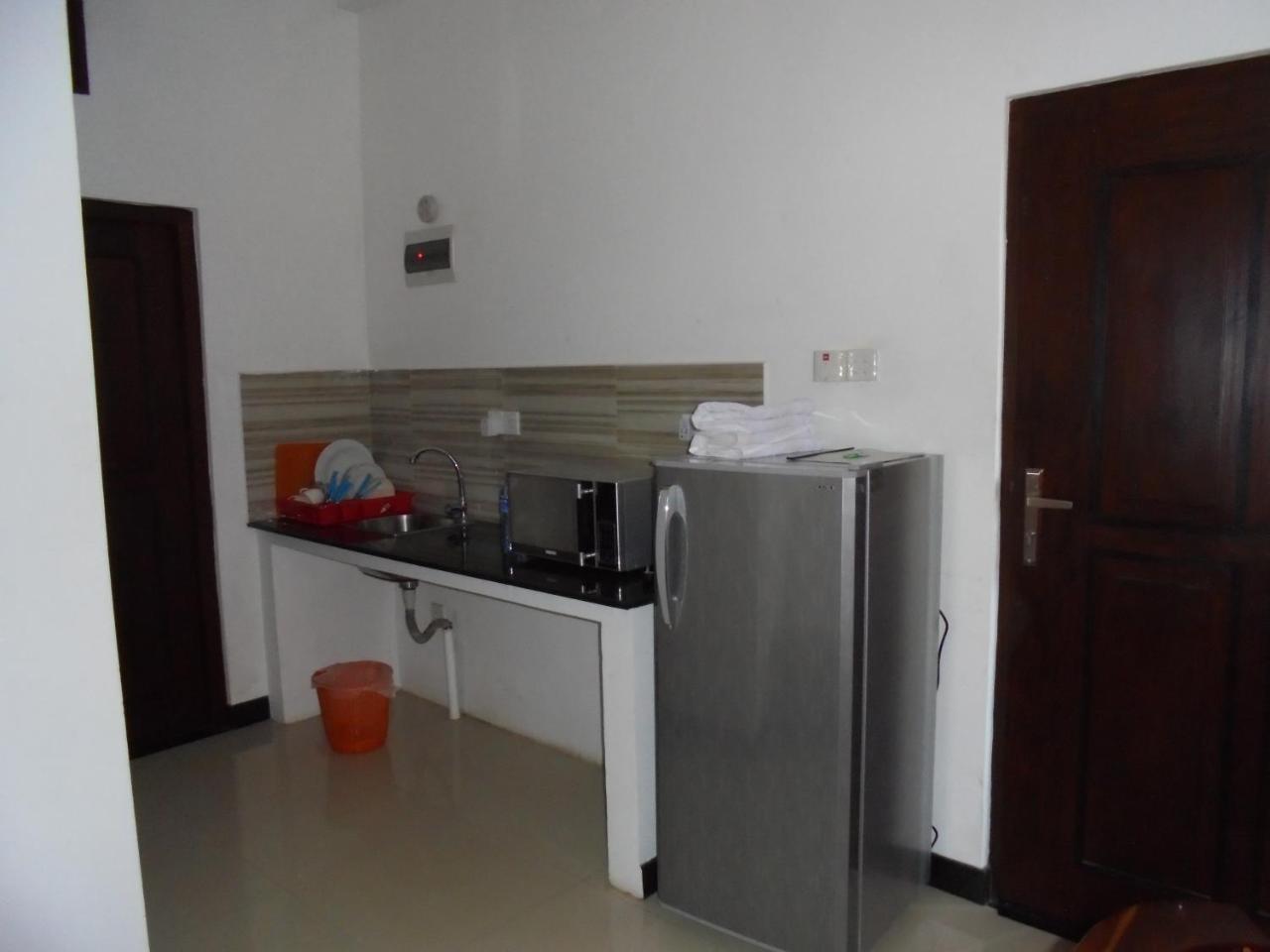 Jmf Hotel Negombo Bagian luar foto