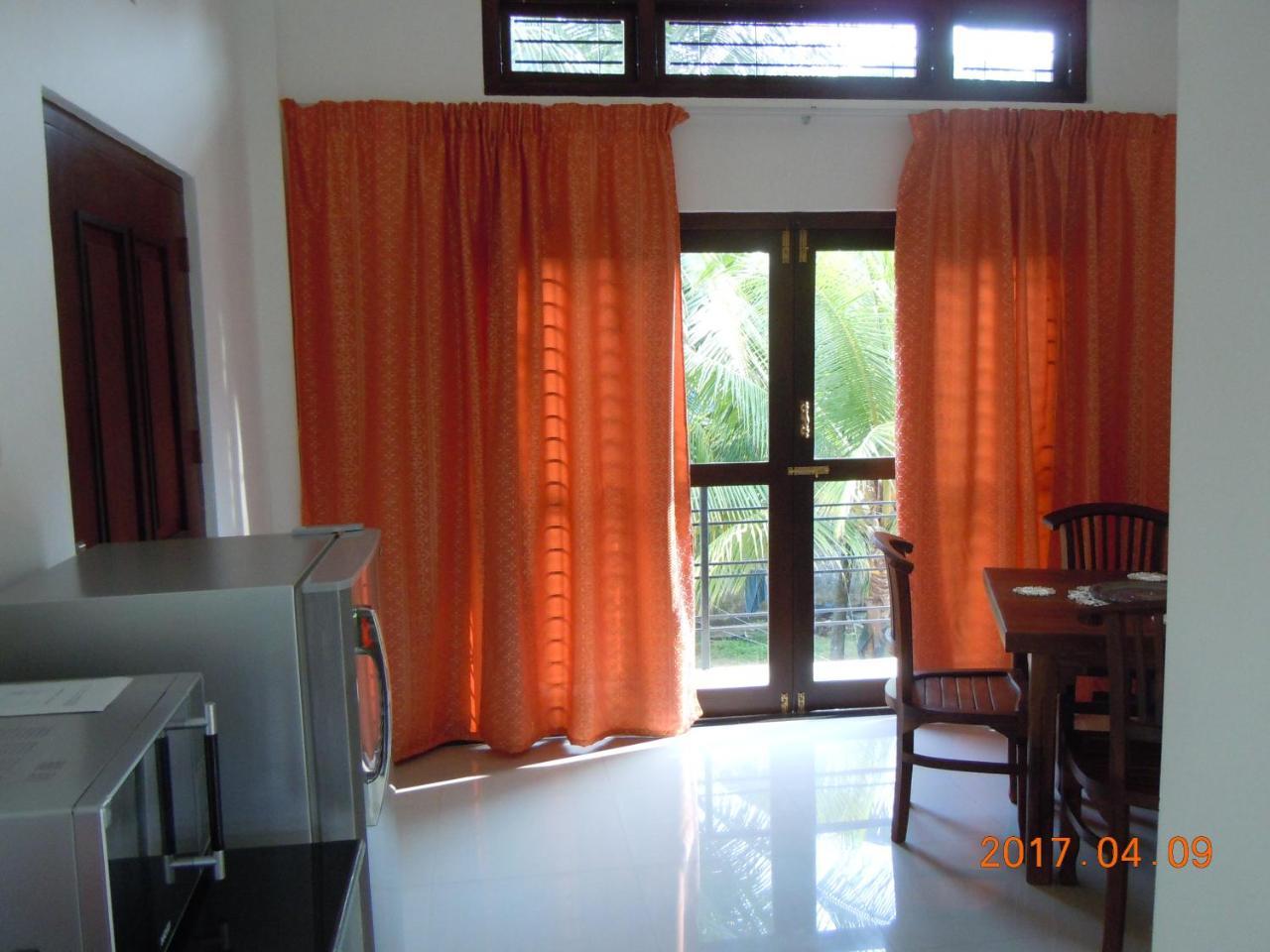 Jmf Hotel Negombo Bagian luar foto