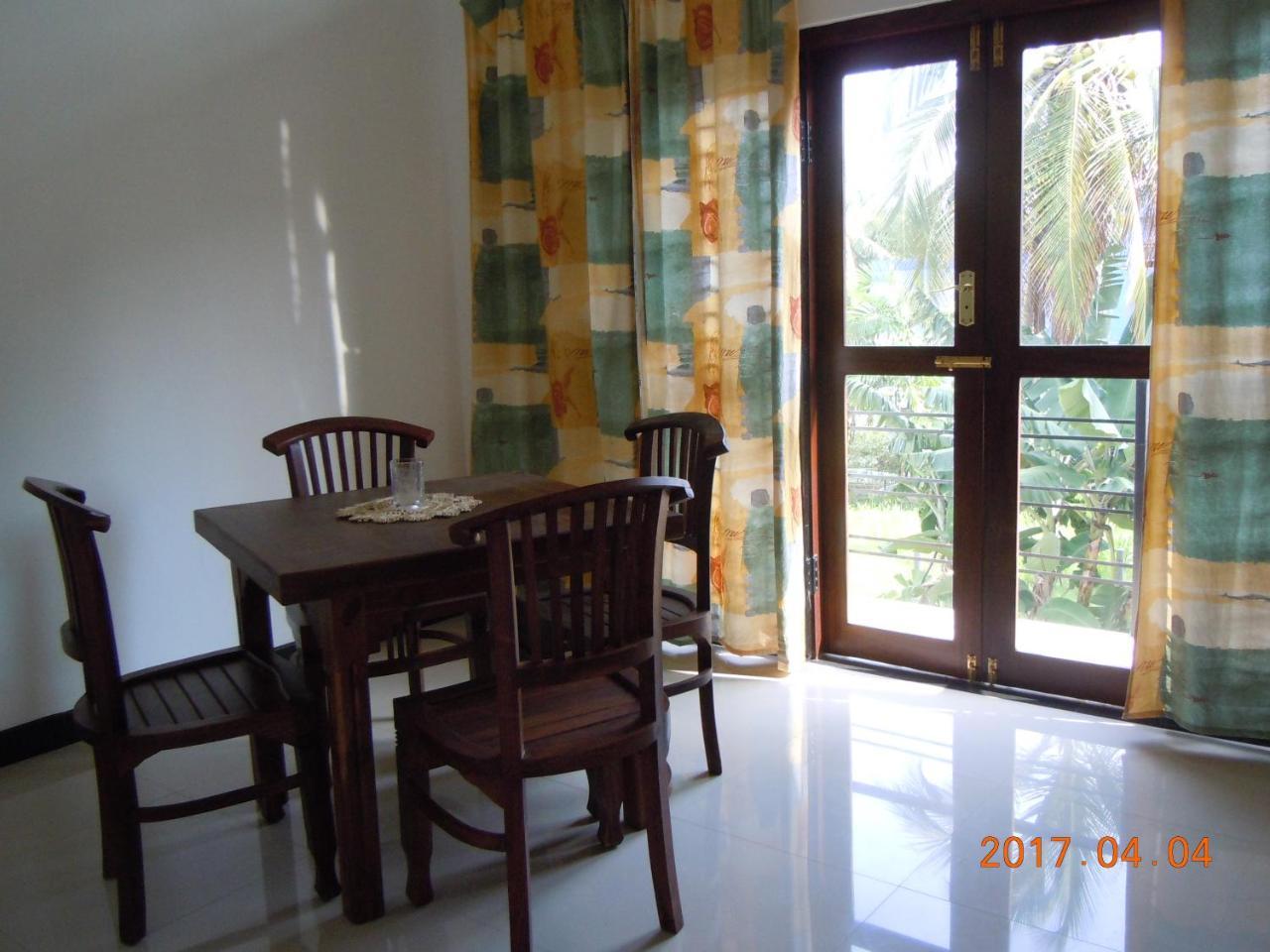 Jmf Hotel Negombo Bagian luar foto