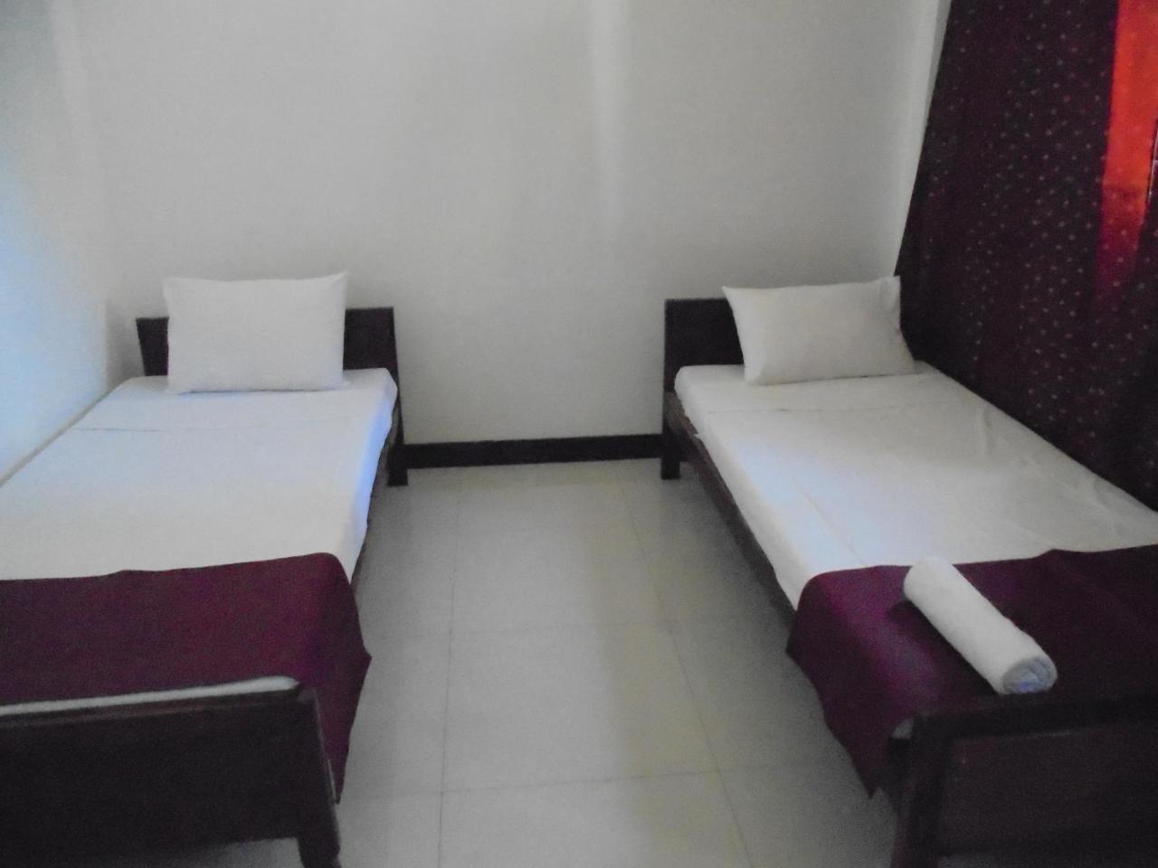 Jmf Hotel Negombo Bagian luar foto