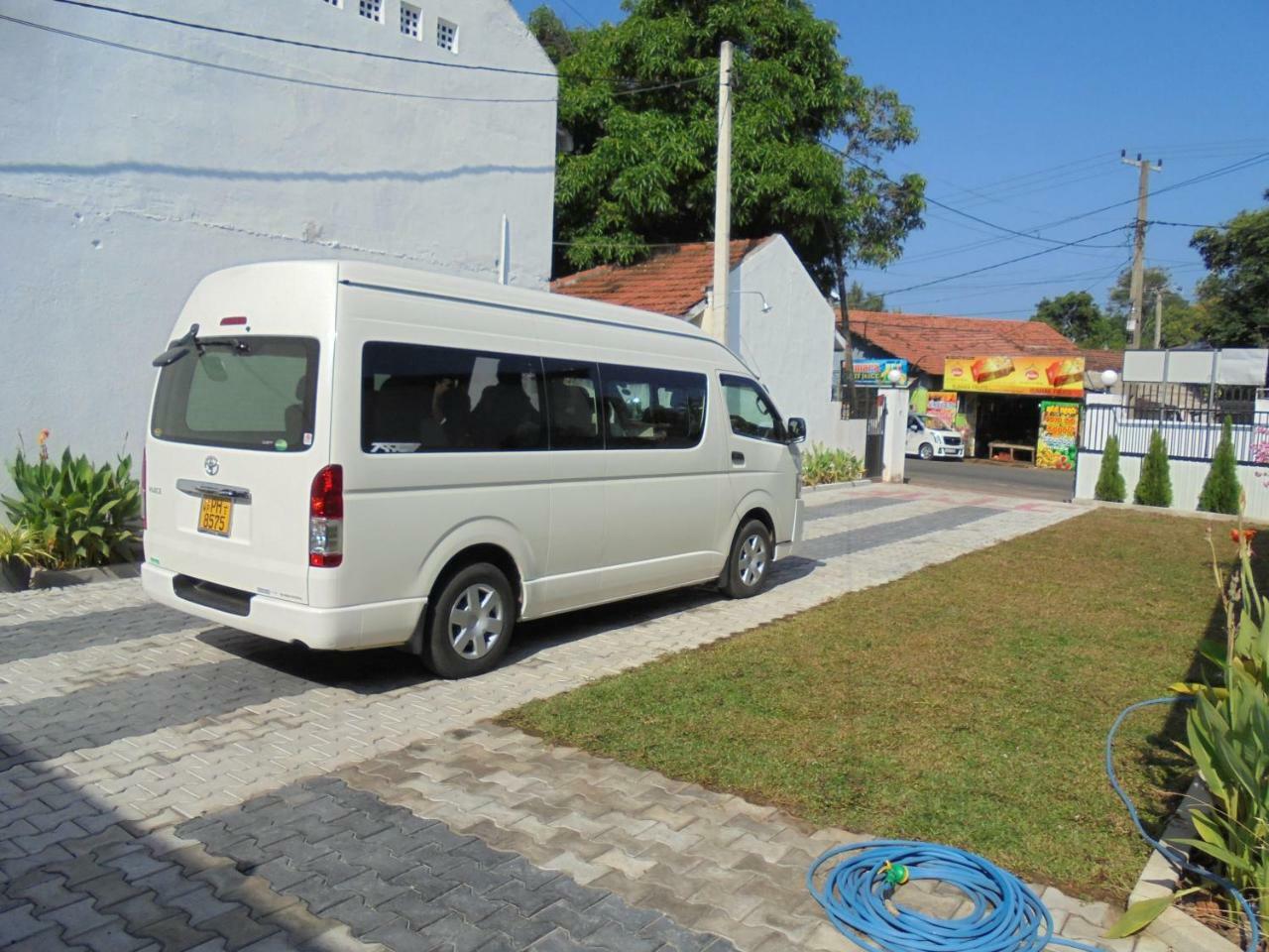 Jmf Hotel Negombo Bagian luar foto