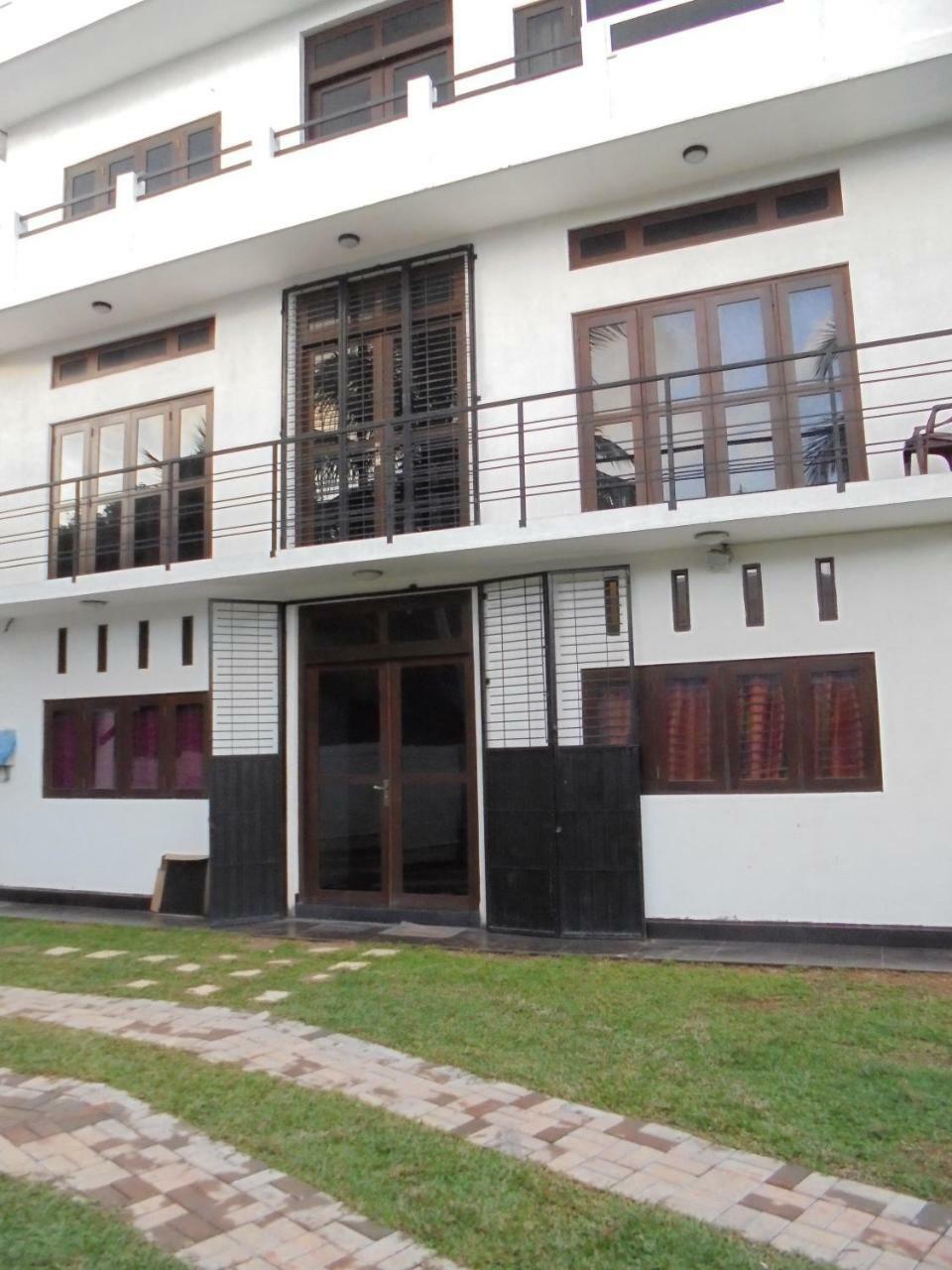 Jmf Hotel Negombo Bagian luar foto