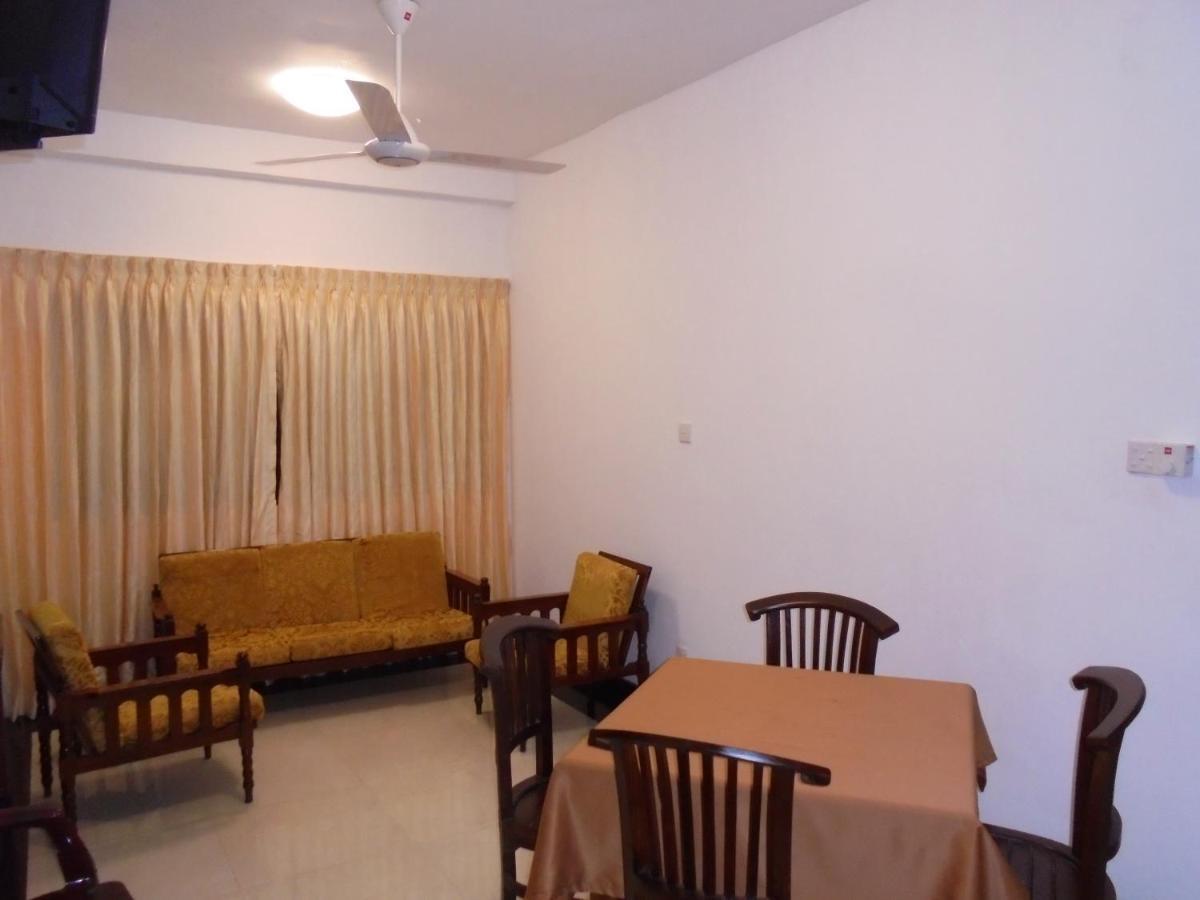 Jmf Hotel Negombo Bagian luar foto